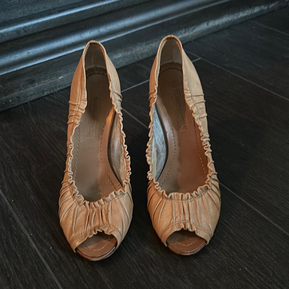 Camel Scrunched Leather heals